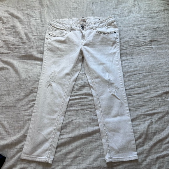 Mudd White Distressed Jeans Women's Capris Size 13 - Picture 2 of 6